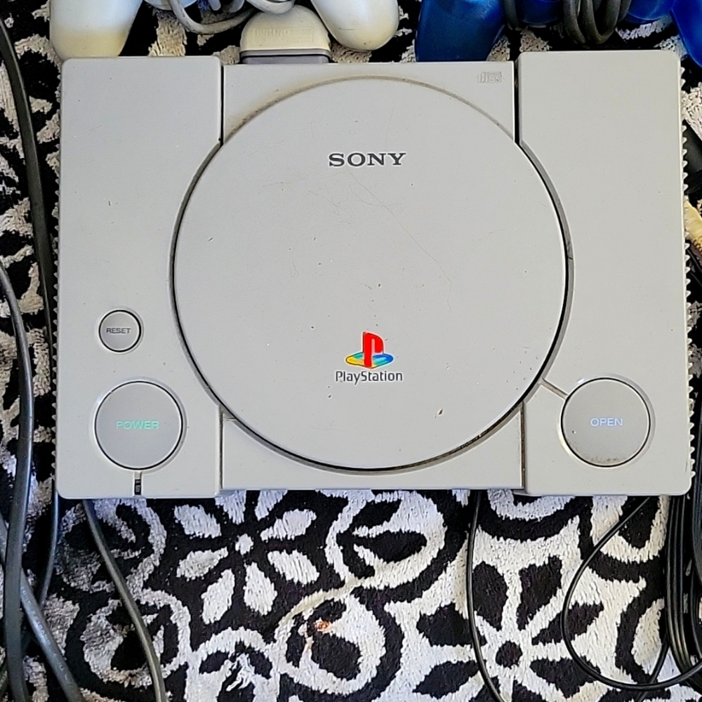 Playstation 1 with 2 controllers and one memory card